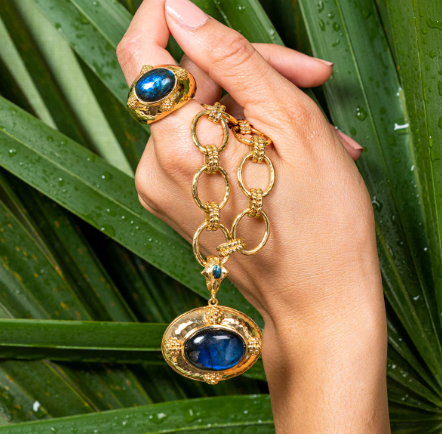 Cleopatra Oval Gold Ring - Blue Labradorite