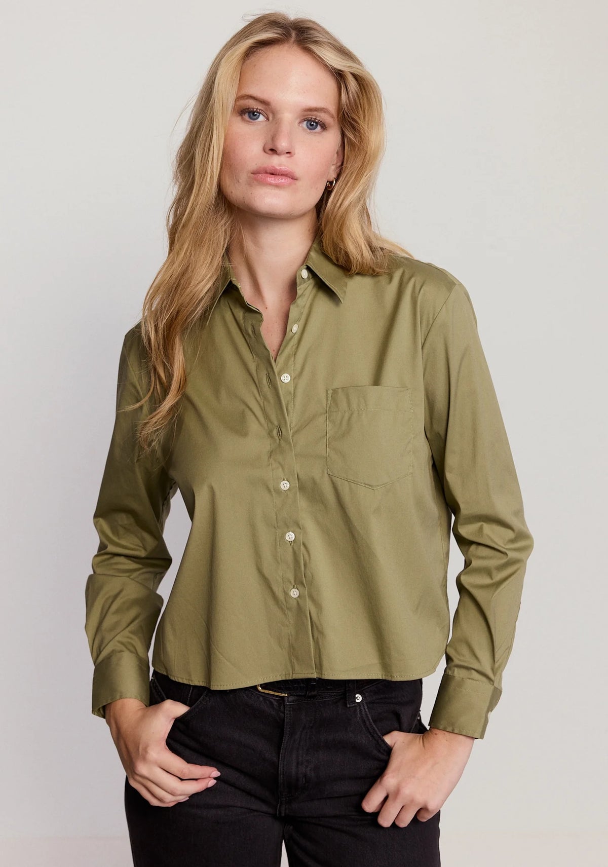 LS Boxy crop olive THESHIRT