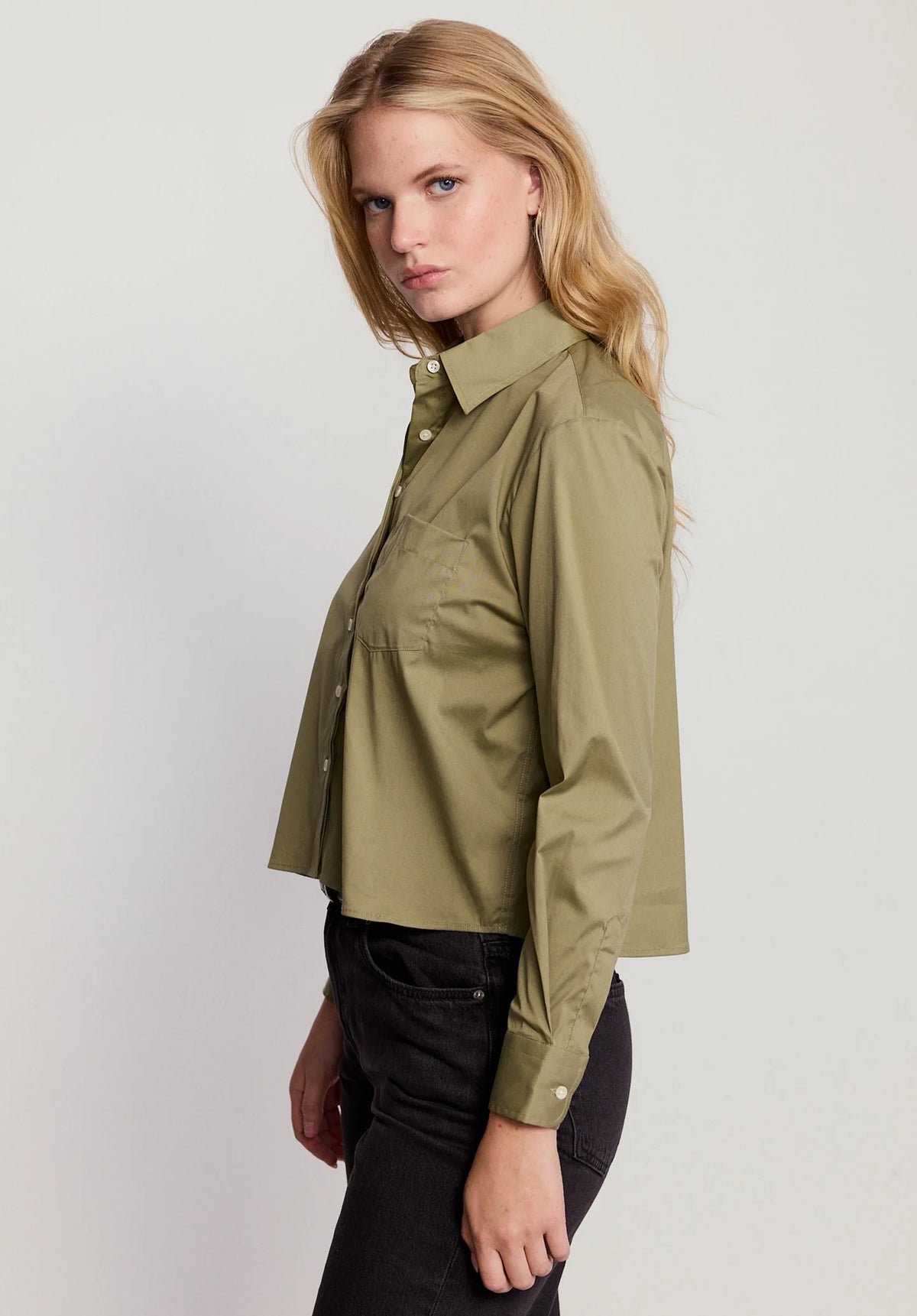LS Boxy crop olive THESHIRT